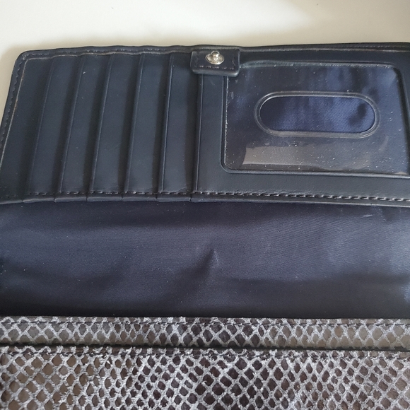 Coach wristlet - Picture 7 of 9